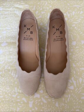 KMB Beige Suede Scalloped heels, size 38, 2.25”